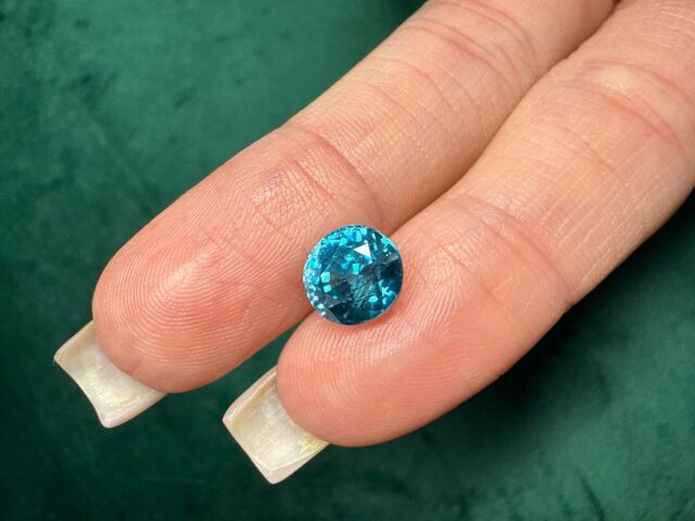 Циркон голубой, овал, 3,97 ct — AA-44, фото 1