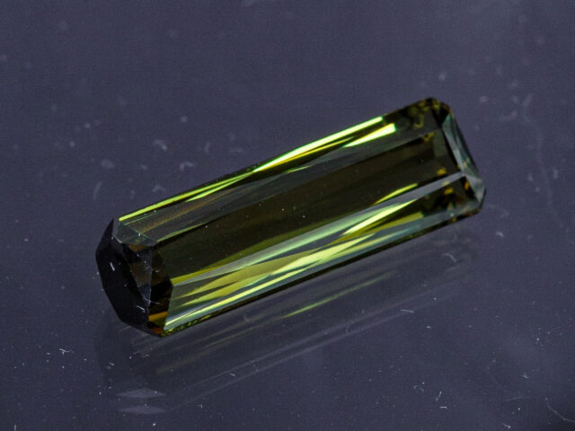 Турмалин верделит полихромный оливково-зелёный, багет, 5,65 ct — AA-60, фото 1